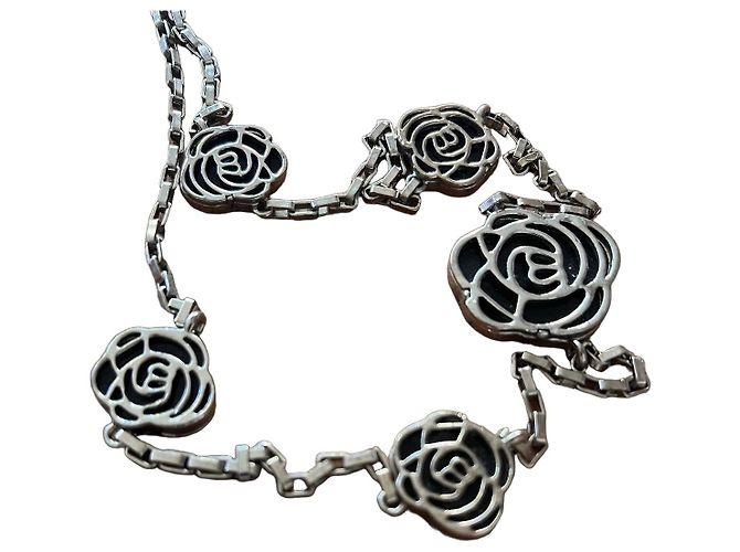 Chanel Collar largo camelia plata