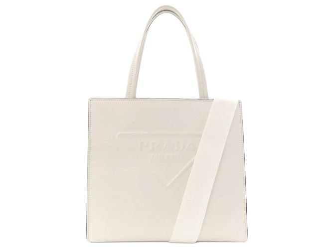 Sac à main Prada en cuir de veau avec logo triangle