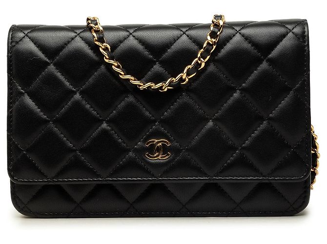 Wallet On Chain Chanel Carteira com corrente em pele de cordeiro acolchoada preta CC