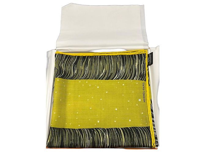 Hermès "Grrrrr !" Lenço 100 Cachemire e Seda Vert Matcha