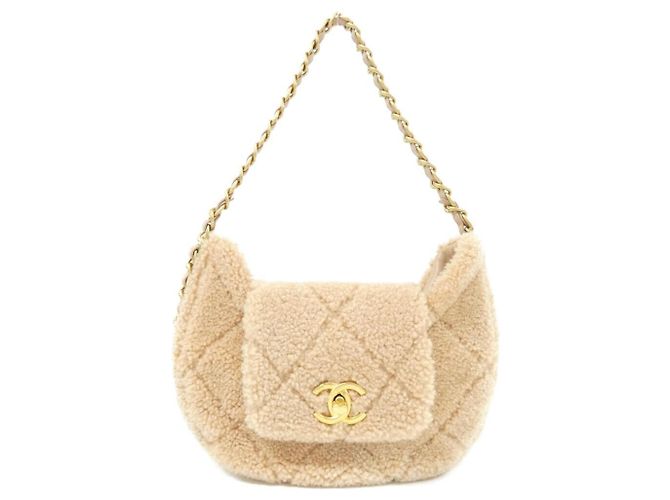 Bolsa de Ombro Chanel em Shearling de Cordeiro