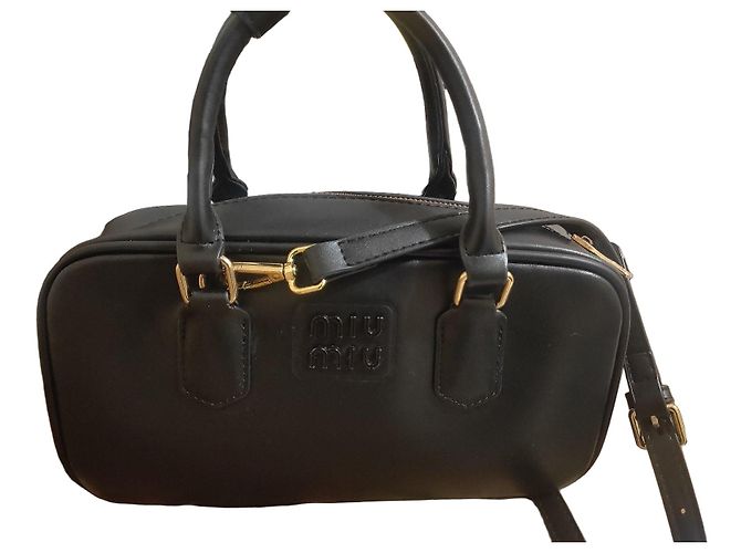 Borsa Miu Miu in pelle nera