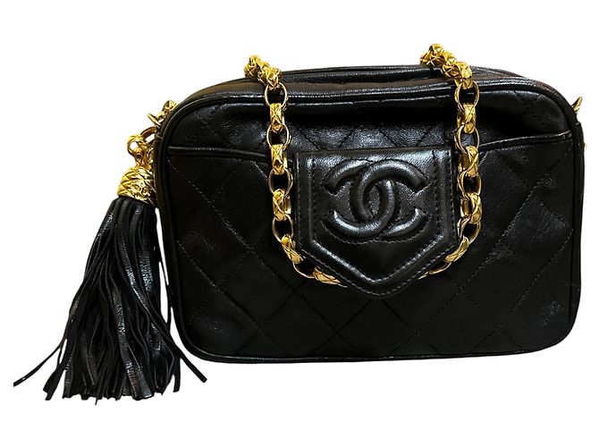 Bolsa Camera Chanel CC em pele de cordeiro acolchoada com borla 1989