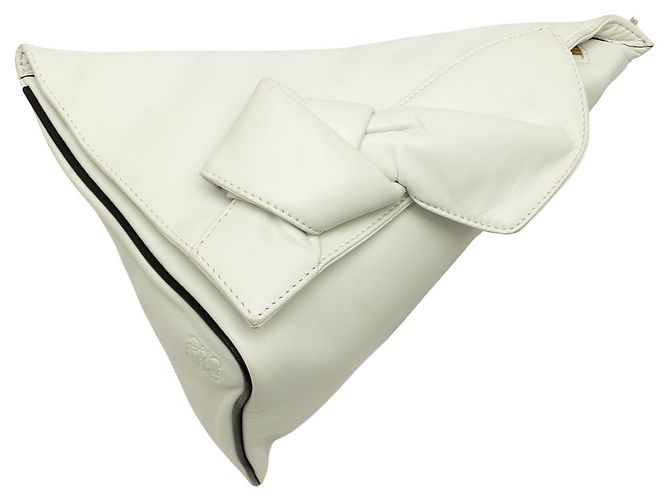Pochette triangulaire LOEWE en veau blanc avec nœud et talon compensé