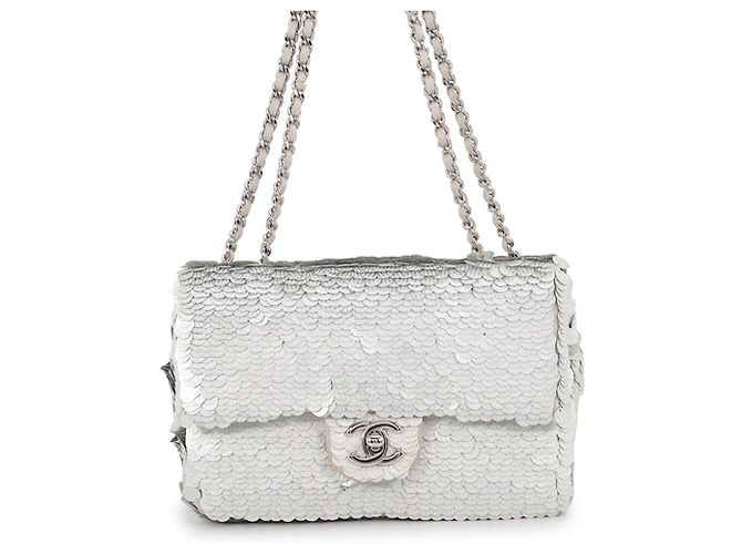 Bolsa de Ombro Chanel com Corrente Prateada