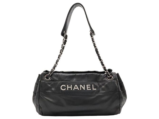 Borsa a tracolla Chanel in pelle nera