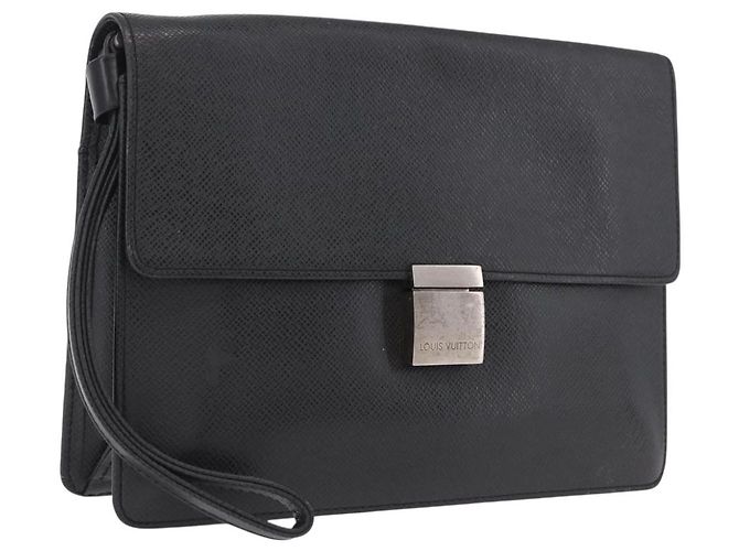 Louis Vuitton Selenga Pochette Taiga Leather