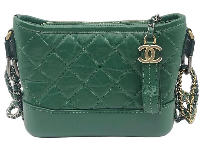 Bolsa Hobo Chanel em couro verde