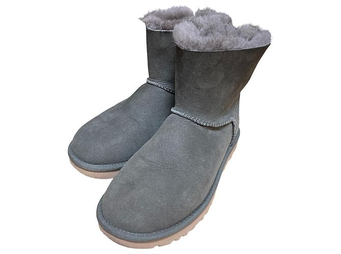 UGG Mini Bailey Bow II Lammfellstiefel