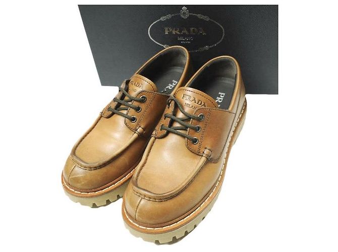 Chaussures à lacets en cuir de veau Prada