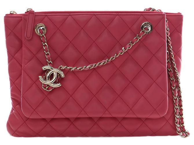 Estojo Duplo Chanel em pele de cordeiro acolchoada rosa com corrente