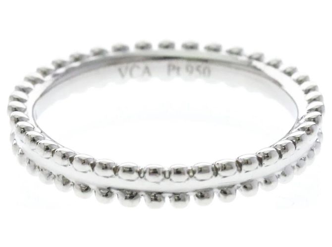 Van Cleef & Arpels Ester Ring VCARN59B49 aus Platin