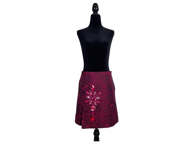 D&G Dolce & Gabbana Bordeaux Brokat Minirock mit Strass