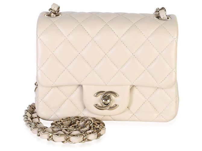 Bolsa Mini Square Flap Chanel em pele de cordeiro acolchoada bege