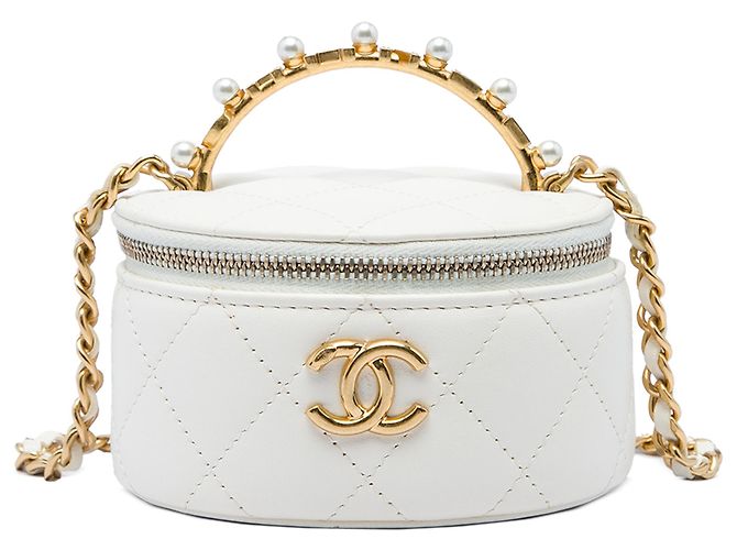 Chanel Vanity Case Round Top Handle em Lambskin Matelassado Branco com Cristais e Pérolas e Corrente