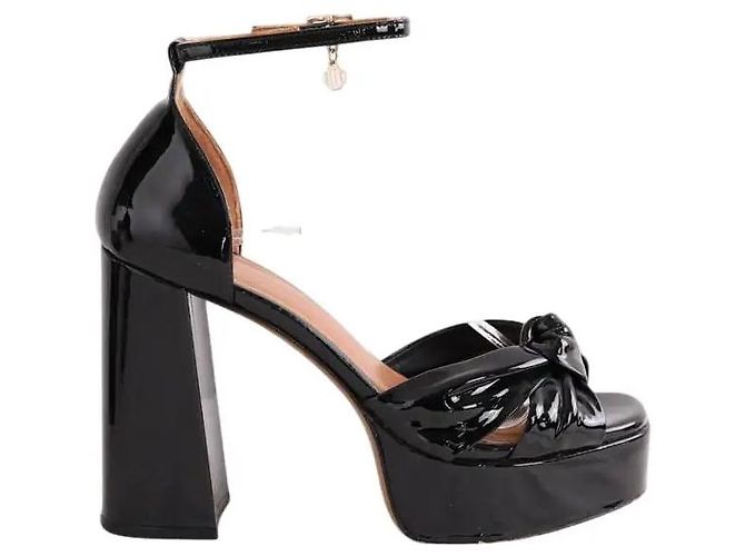 Tacones Maje de charol negro
