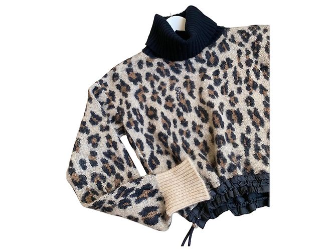 Sacai Pull en maille imprimé léopard à col roulé