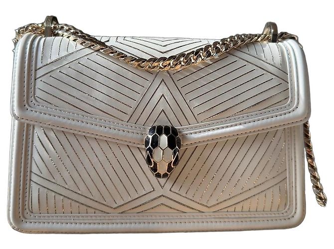 Bulgari Bvlgari Serpenti Forever Schultertasche aus weißem Leder