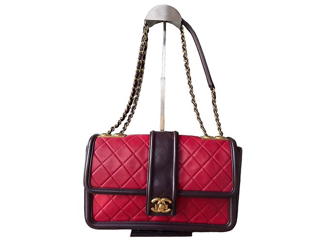 Bolsa Chanel em Couro Acolchoado Vermelho e Bordô