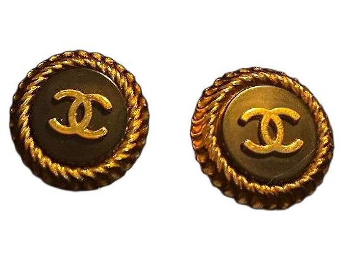 Orecchini a clip CHANEL Button in resina nera e oro