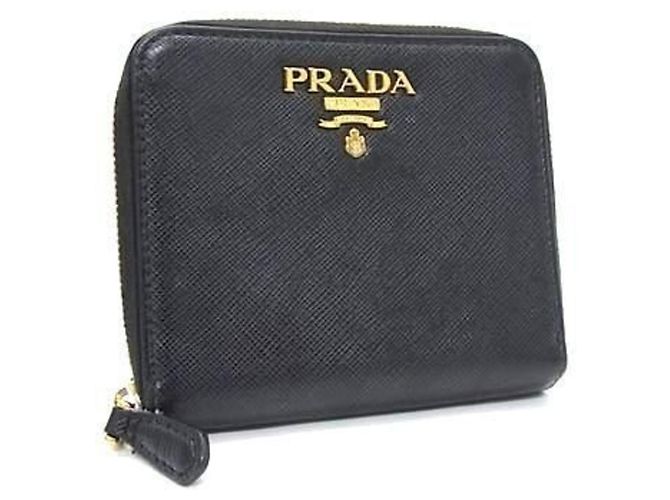 Portafoglio Prada bi-fold in pelle Saffiano nera