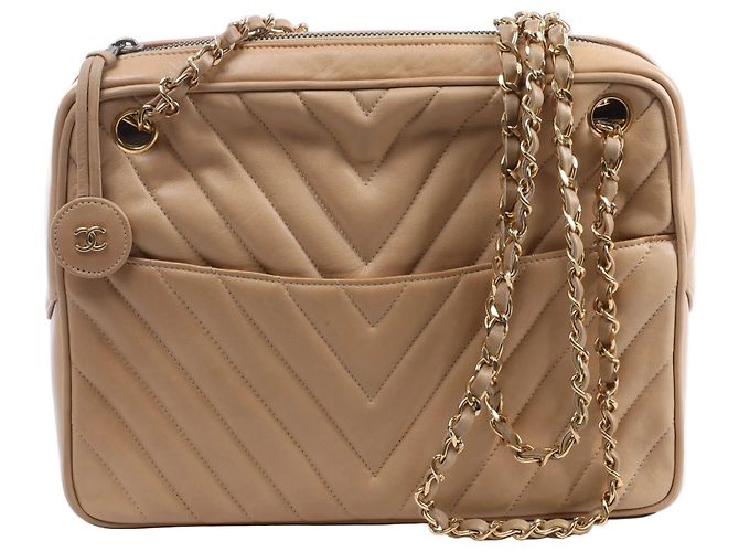 Bolsa de Ombro Chanel Chevron em Couro com Corrente, Bege