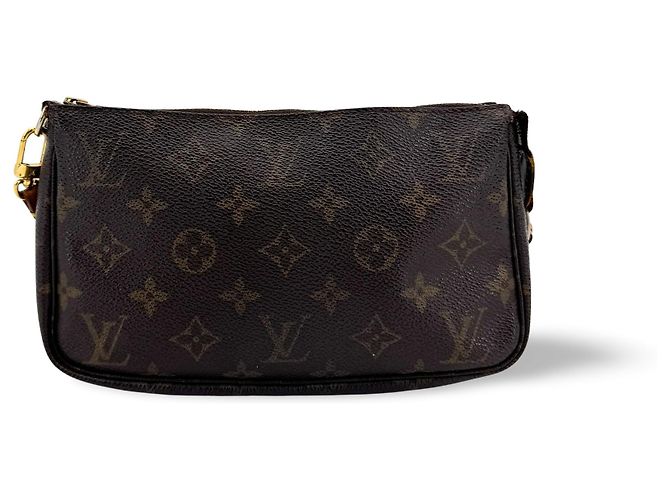 Louis Vuitton Louis Vuitton Monogramme Pochette Monogramme Canvas Medium