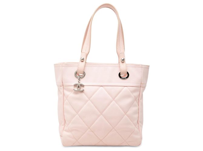 mala Chanel Paris Biarritz Small em lona acolchoada rosa