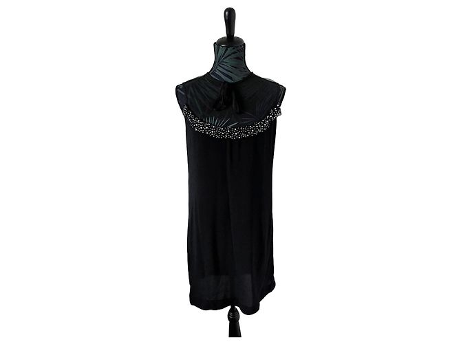 Miu Miu Vestido preto adornado com pérolas e strass