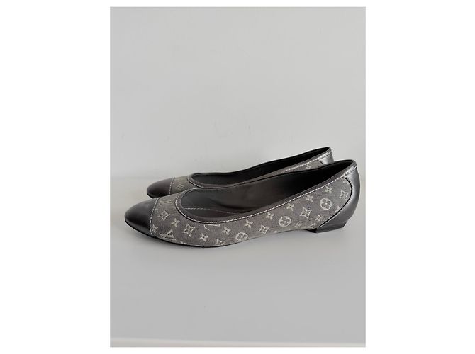 Louis Vuitton Bailarinas Monogram Gris