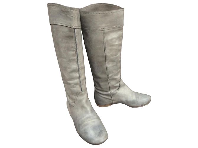 Chloé Botas altas em couro cinza