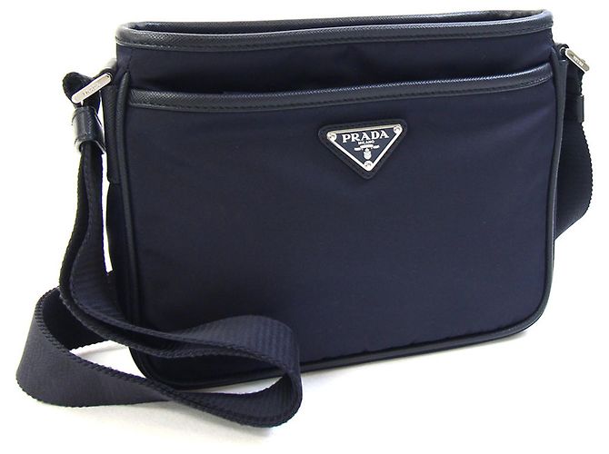 Borsa a tracolla Prada in nylon e pelle blu navy