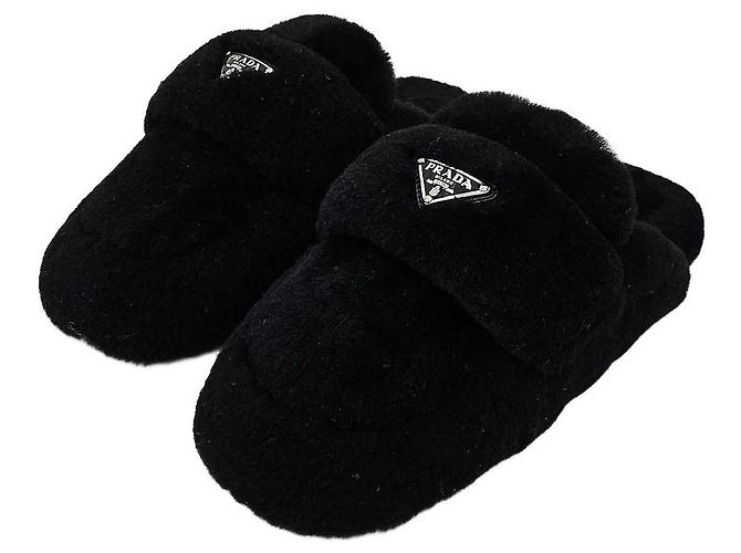 Prada Shearling Mule mit Triangle-Logo