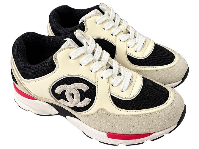 Chanel Baskets en veau daim