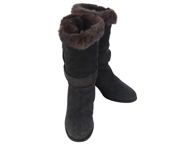 Chanel Botas de cano curto em camurça acolchoada e shearling Tamanho