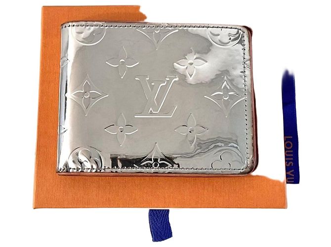 Louis Vuitton Cartera compacta con espejo Monogram Edición Limitada