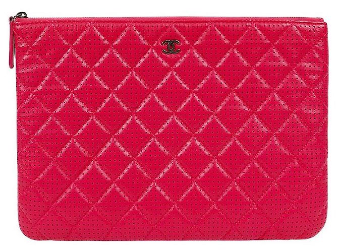 Chanel Pochette perforée rose