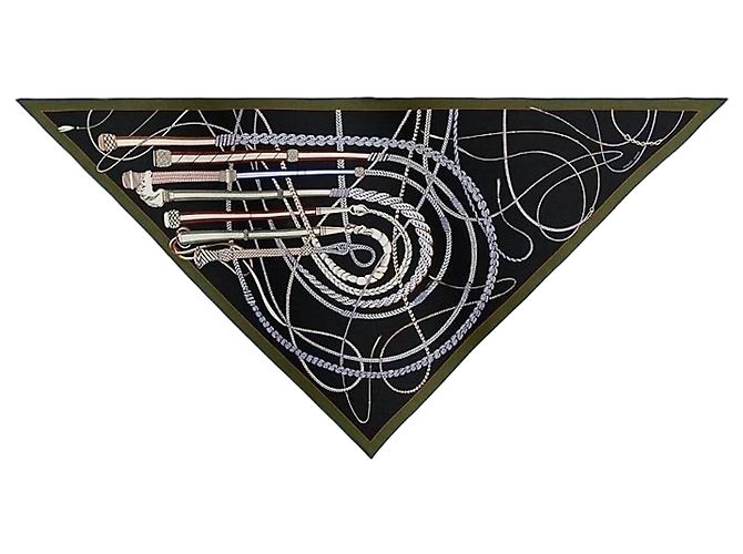 Hermès Lenço gigante triangular de cashmere e seda para mulher