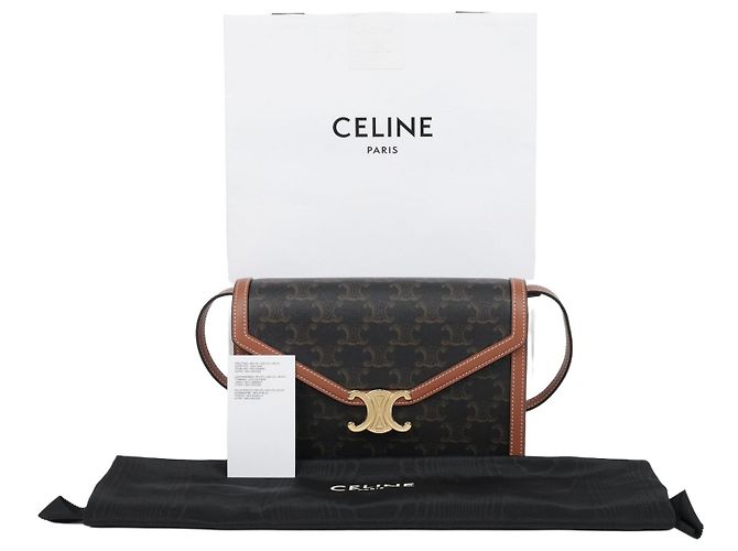 Céline Borsa a tracolla a busta Triofe