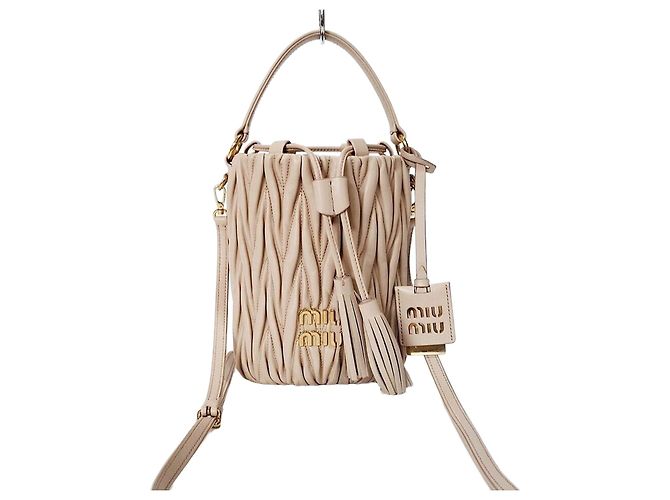 Miu Miu mala bucket acolchoada em pele Nappa
