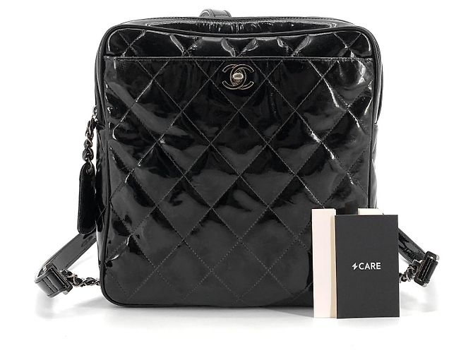 Chanel Lack-Rucksack mit CC-Logo