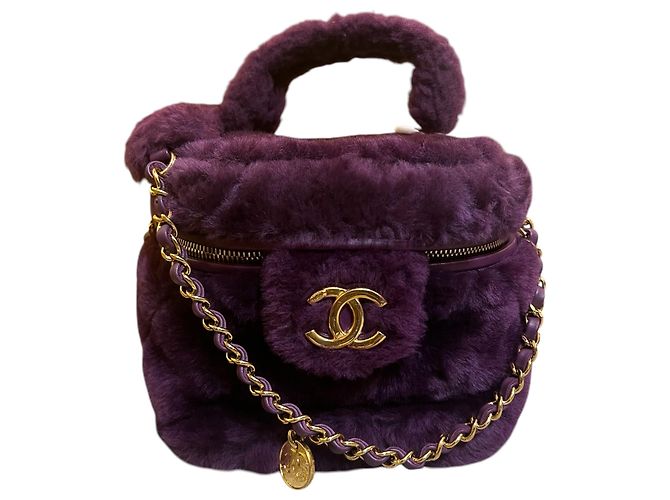 Borsa Chanel 2021 Small Quilted Shearling Vanity Case