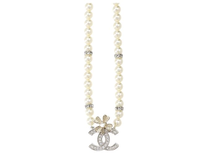 Colar Chanel Clover Coco Mark de pérolas falsas e strass