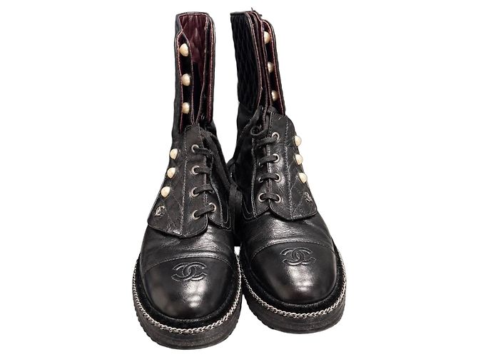 Chanel Botins de Couro Preto Pérolas Pérolas
