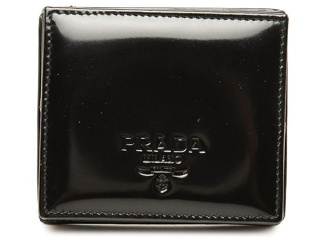 Monedero Prada de charol negro
