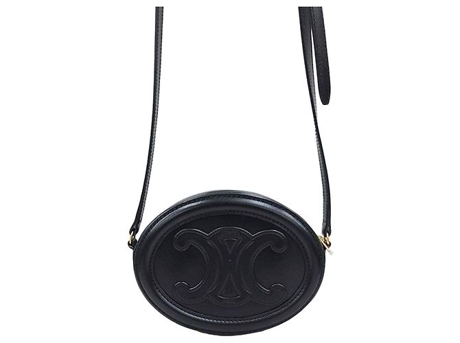 Céline Borsa a spalla Triopea Oval Pulse