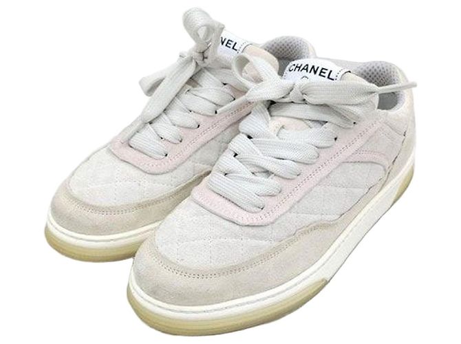 Chanel Sapatilhas acolchoadas de camurça