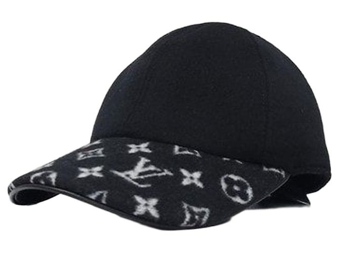 Louis Vuitton Monogram Endless Cap Black