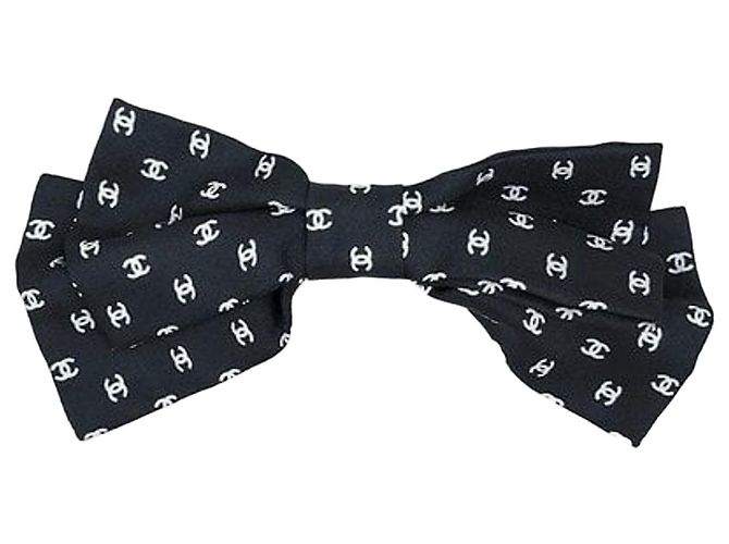 Chanel Fermiette per capelli con nastro e logo CC Nero