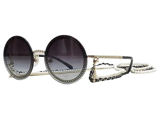 Chanel Óculos de sol com corrente de pérolas